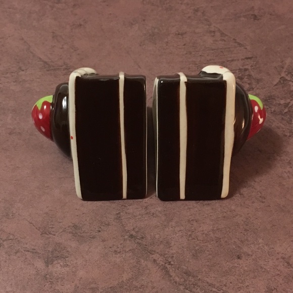 Cake Slice Salt Shakers - Picture 6 of 12